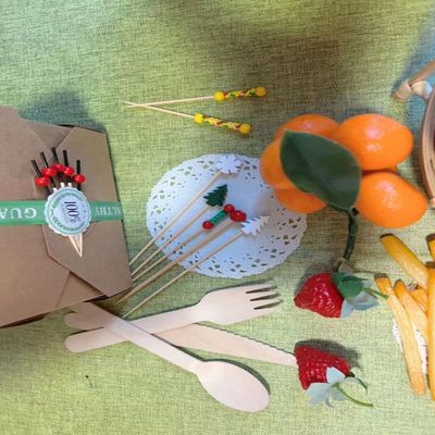 Customized Disposable Economic Friendly Kraft Paper Food Container Takeout Box With Bamboo Pick Set